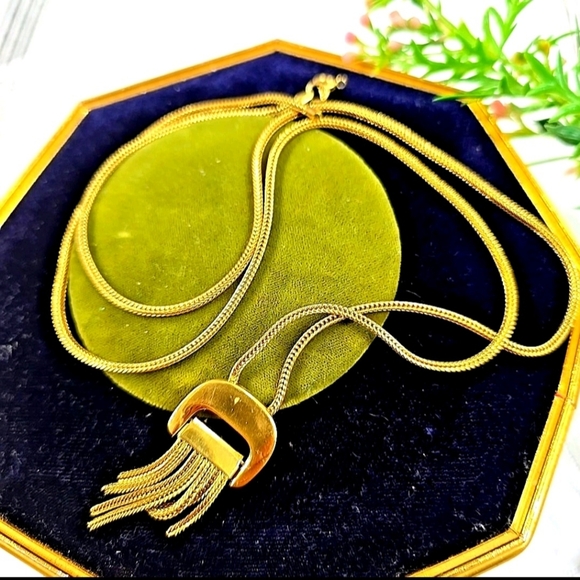 Vintage Crown Trifari Gold Tone Braided Chain Necklace With Pendant 30